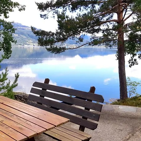 Teigen Leirstad, Og בית נופש Eikefjord